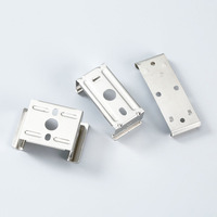 Services d'emboutissage et de pliage de tôles pour la fabrication de pièces de quincaillerie en acier au carbone et en acier inoxydable
