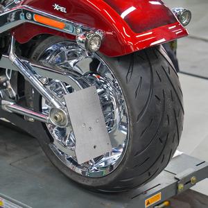 Nuevo soporte de placa de matrícula de montaje lateral izquierdo de aluminio Chiefdom negro/cromo 2018-UP Softail Fat Boy/Street Bob/Breakout - Product Image 5