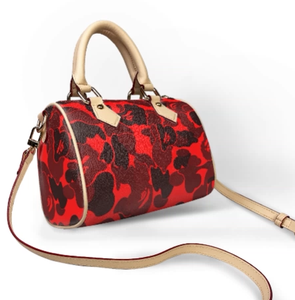 Collezione Streetwear Camouflage Shark: Cappello Trucker in Rete, Borsa Camo Rossa, Sandali Clog Camo - Set Multi-Articolo - Product Image 5