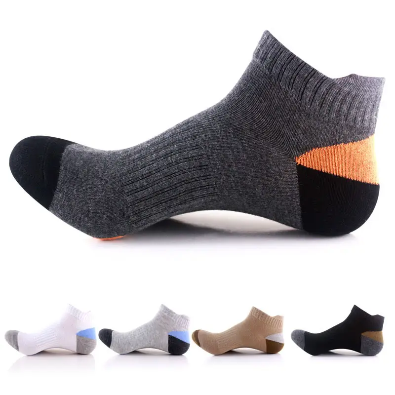 Vente en gros Fabricants Nouvelles chaussettes de sport en coton respirant pour hommes Chaussettes de bateau et de basket-ball à motif solide pour le printemps et l'été