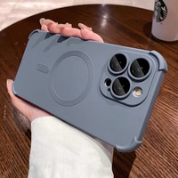 Étui magnétique antichoc à quatre coins avec effet peau liquide mat pour iPhone 16 Pro Max 14