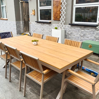 Ensemble de table et chaises de salle à manger d'extérieur moderne, structure en aluminium, chaises en plastique imitation bois, pour restaurant, villa, parc, résistant aux intempéries, pieds croisés