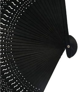 Abanico Plegable de Seda y Madera de Bambú, Estilo Retro Vintage Chino/Japonés, Hecho a Mano, Color Negro, con Funda de Tela y Borlas - Product Image 4