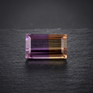 ANAM EMPORIUM อเมทรินธรรมชาติคุณภาพสูง ได้รับการรับรองจาก IGI  ผสมสีต่างๆ  ทรงเรเดียนท์คัท  ประกายรุ้ง  ขนาด 10x12 มม. - Product Image 1