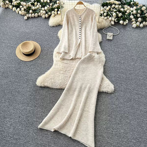 Ensemble haut et jupe mi-longue en tricot à taille haute pour femmes coréennes en automne, personnalisé, uni, ample, col rond, vente en gros - Product Image 2