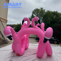 Portique gonflable publicitaire en forme de flamant rose pour événements estivaux à la plage ou à la piscine