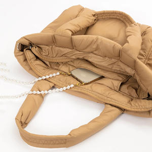 Bolso Tote Grande Personalizado con Logotipo, para <span class=keywords><strong>Mujer</strong></span>, Acolchado, con Cierre, Correa Ajustable para Llevar al Hombro o Cruzado - Product Image 3