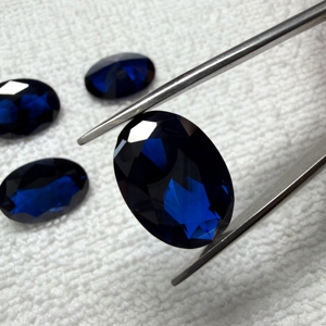 Spinelle Synthétique Bleu Royal Facettée Ovale, Pierre Précieuse en Vrac pour la Fabrication de Bijoux DIY, Bagues, Pendentifs, Boucles d'Oreilles - Product Image 1