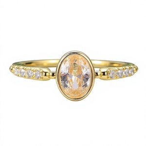 Anillo de Compromiso de Moissanita con Corte Brillante, Engaste de Puntas, Piedras Laterales Pavé, Unisex, Romántico, Clásico, Plata 925 - Product Image 1