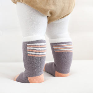 Chaussettes pour bébé en hiver, chaussettes d'hiver épaisses et chaudes à tube moyen, bonneterie en coton pour enfants - Product Image 4