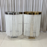 NIKA Support floral de luxe en acier inoxydable doré pour centres de table de mariage, avec rideau de perles et pompons