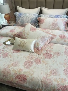 Ensemble romantique et élégant de quatre pièces à imprimé rose, comprenant une housse de couette douce pour la peau en fibre Aine et coton Sunshine - Product Image 6