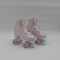 Yijiu ABEC-7 solide OEM enfants patins à roulettes réglable PU 4 roues chaussures de patin avec lampe semelle extérieure en PVC pour l'extérieur