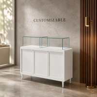 Vitrines minimalistes pour bijoux et montres, coins arrondis, blanc pur, vitrines en verre sur mesure haut de gamme, cadre métallique, magasin de détail, LED