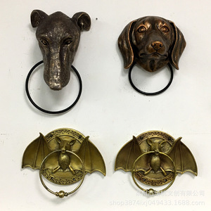 Juego de 4 golpeadores de puerta con cabeza de animal, de resina sintética, decoración para el hogar, montaje en pared, diseño de murciélago y perro, estilo tradicional - Product Image 1