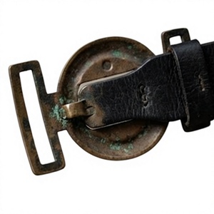 Boucle ronde de style vintage CS avec sangle en cuir noir véritable et quincaillerie métallique durable pour collection historique - Product Image 3