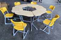 Meubles en métal modernes pour les salles de classe des écoles, ensemble de tables et de chaises combinées