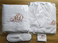 Ensemble de peignoirs de luxe en coton gaufré pour hôtel et spa, avec serviette, pantoufles et bandeau, robe longue respirante brodée pour adultes