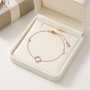 กำไลข้อมือรูปใบโคลเวอร์สี่แฉกแบบใหม่ล่าสุด ทองคำแท้ 18K สีโรสโกลด์ ประดับเพชรแท้ธรรมชาติ เครื่องประดับงานแต่งงานสำหรับผู้หญิงและเด็กผู้หญิง - Product Image 5