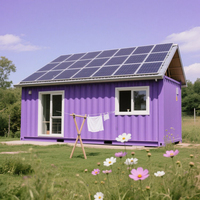 Maison flottante avec panneaux solaires, maison-conteneur contemporaine à énergie solaire, design pliable