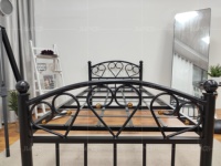 Dortoir familial nordique maison Construction en métal simple reine roi moderne pour le stockage à la maison cadre de lit en fer pas cher