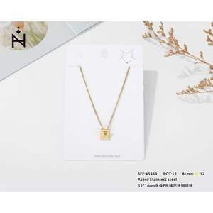 Collar con Colgante de Letra F de la Marca Z, 12x14cm, Acero Inoxidable, Chapado en Oro, Cadena Minimalista, Joyería Fina - Product Image 1