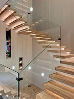 Escaliers à marches empilées au design moderne populaire, marches en pierre de marbre de quartz de luxe avec éclairage LED, garde-corps en verre, escalier en gros