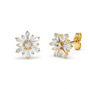 Boucles d'oreilles clous en or jaune avec diamants de laboratoire taille baguette et motif soleil - Product Image 1