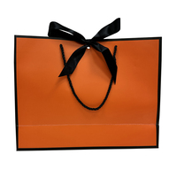 Sac cadeau en papier biodégradable avec poignées pour vêtements, chaussures et emballages de mariage, impression offset, couleur et logo personnalisés