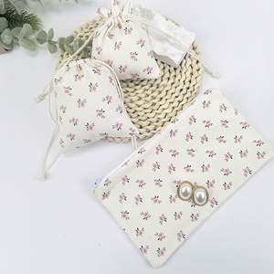 Bolsa de Algodón con Estampado de Flores Pequeñas, Diseño Mediano, Sorprendentemente Suave y Cómodo, Bolsa de Almacenamiento Local para Joyas - Product Image 3