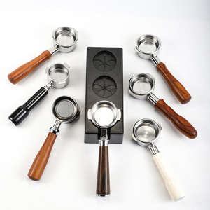 Logotipo personalizado Barista Herramientas de café Filtro Mango de madera Portafiltro de café sin fondo - Product Image 1