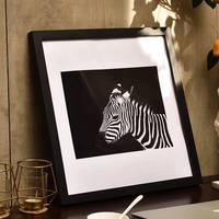 Marco de Fotos Grande y Ancho de Madera con Paspartú Blanco, 2 Colores: Nogal y Negro, Diseño Moderno, Ecológico, Duradero, para Exhibición en Pared de Galería, Hogar u Oficina