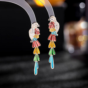 <span class=keywords><strong>Orecchini</strong></span> in Stile Bohémien <span class=keywords><strong>con</strong></span> Design Unico, Piume Colorate di Piccoli Uccelli e <span class=keywords><strong>Orecchini</strong></span> Pendenti a Forma di Pappagallo <span class=keywords><strong>con</strong></span> Smalto Colorato - Product Image 1