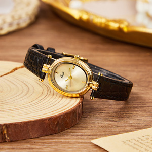 Montre pour femme de haute valeur, bracelet en cuir, style rétro minimaliste, montre à quartz avec une touche sophistiquée - Product Image 2