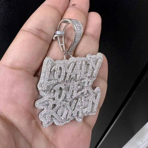 Colgante de Letra Personalizado de Plata 925 Bañada en Plata con Diamante VVS Color D, Colgante de Lujo con Incrustaciones, Compra al por Mayor OEM - Product Image 1