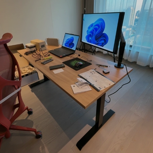 Bureau d'ordinateur moderne en acier avec fonction de réglage en hauteur à double moteur pour les maisons, les écoles et les hôpitaux - Product Image 2