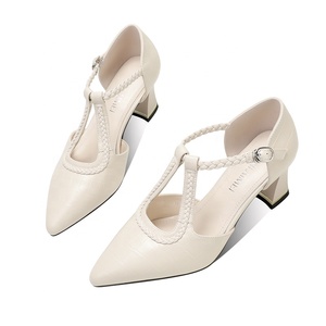 Escarpins de luxe pour <span class=keywords><strong>femme</strong></span> à bride en T, effet croco, avec détails tressés et talon carré, personnalisables OEM/ODM, été automne - Product Image 2