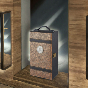 Boîte à vin rectangulaire personnalisée faite à la main, double capacité 750 ml, avec cuir PU et similicuir bois, kit de 2 outils à vin pour champagne - Product Image 3