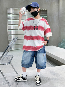 Set Estivo per Ragazzi: Camicia a Righe Rosse e Bianche + Pantaloncini in Denim, 2 Pezzi, Completo Casual alla Moda - Product Image 3