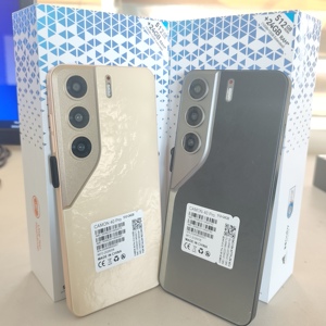 หน้าจอโค้งทรงสวย CAMON40Pro ความจุ 512GB แรม 24GB รองรับ 5G ระบบปฏิบัติการ Android 15 Octa Core จอแสดงผล AMOLED สแกนลายนิ้วมือ สีทองดำ - Product Image 1