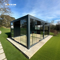 Pergola à lames orientables en aluminium facile à installer avec gouttière intégrée et commande intelligente pour espaces extérieurs résidentiels