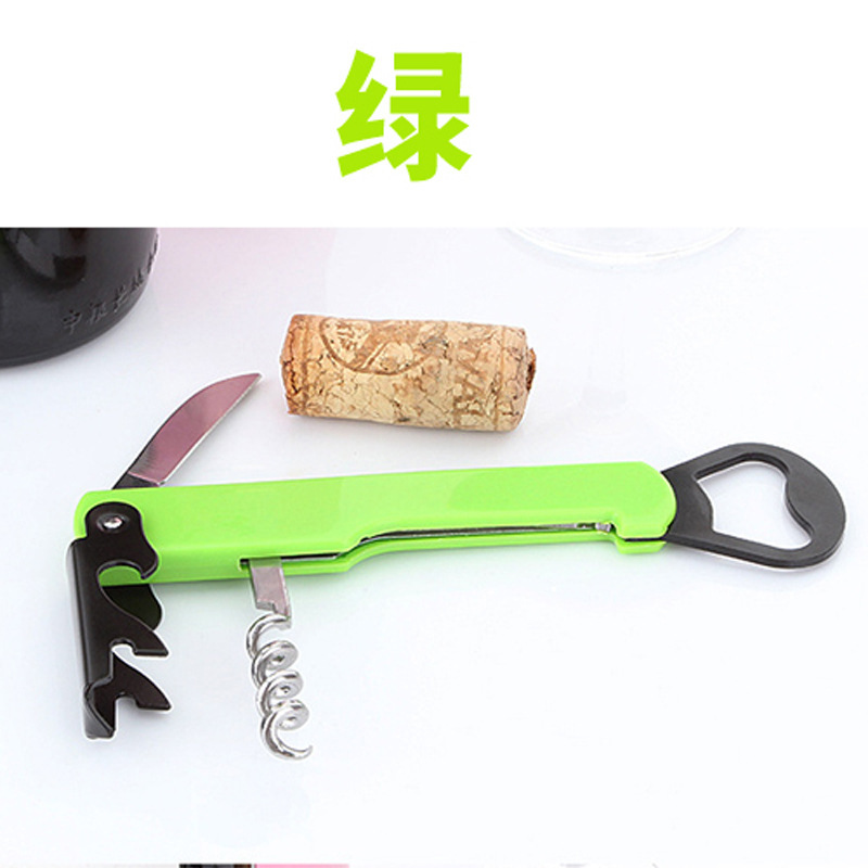 Utilisez du vin quatre en un pour ouvrir - vert