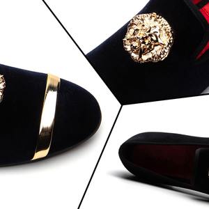 Brogue-mocasines de cuero con borlas para <span class=keywords><strong>hombre</strong></span>, zapatos masculinos de suela dura, de cuero, a la moda, talla grande 48, hechos en China - Product Image 4