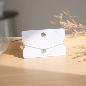 Collana con ciondolo iniziale Plusera M in acciaio inossidabile, gioielli minimalisti alla moda per donna - Product Image 3