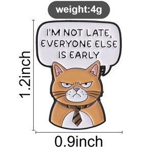 Spilla in smalto con citazioni divertenti da ufficio: 'Non sono in ritardo, <span class=keywords><strong>tutti</strong></span> gli altri sono in anticipo' e 'Gatto da lavoro arancione con cravatta', distintivo da borsa, spilla da risvolto, gioielli, regali - Product Image 2