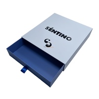Caja de Cartón para Ropa y Camisetas de Lujo con Logotipo, Laminación Mate, Recubrimiento UV y Forro de Esponja