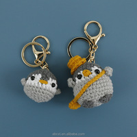 Pendentif oiseau au crochet fait main, mini pingouin amigurumi mignon, breloque de sac, breloque de sac à dos, cadeau, travaux d'aiguille