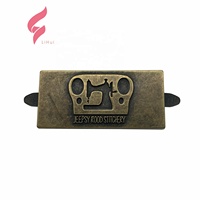 Accessoires de logo de marque personnalisés en zinc de haute qualité, design de lettres métalliques, finition gaufrée/gravée, placage sans nickel, luxe