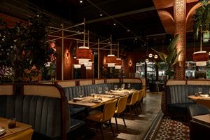 طاولة خشبية للنادي الليلي بتصميم مخصص Led مع رخام للتصميم الداخلي للنادي الليلي - Product Image 5