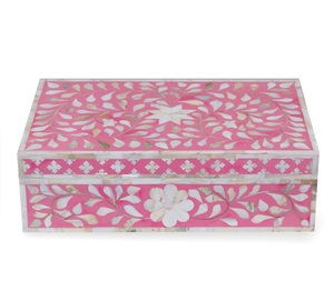 Caja organizadora de joyas con incrustaciones de hueso decorativas hecha de madera de alta calidad disponible en múltiples colores y estilos de La India - Product Image 4